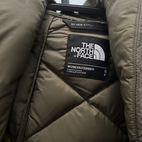 The North Face Short Sleeve Green Puffer - Picture 3 of 5